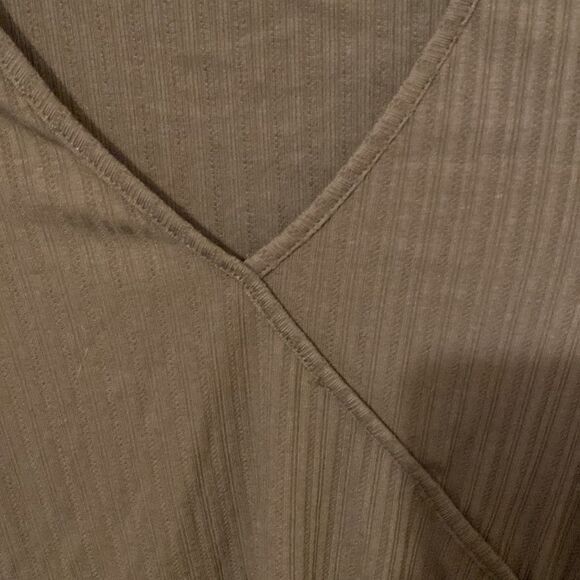 Cross chest side tie green top - Picture 4 of 6